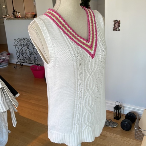 Liz Claiborne white sleeveless V-neck sweater - Picture 8 of 9